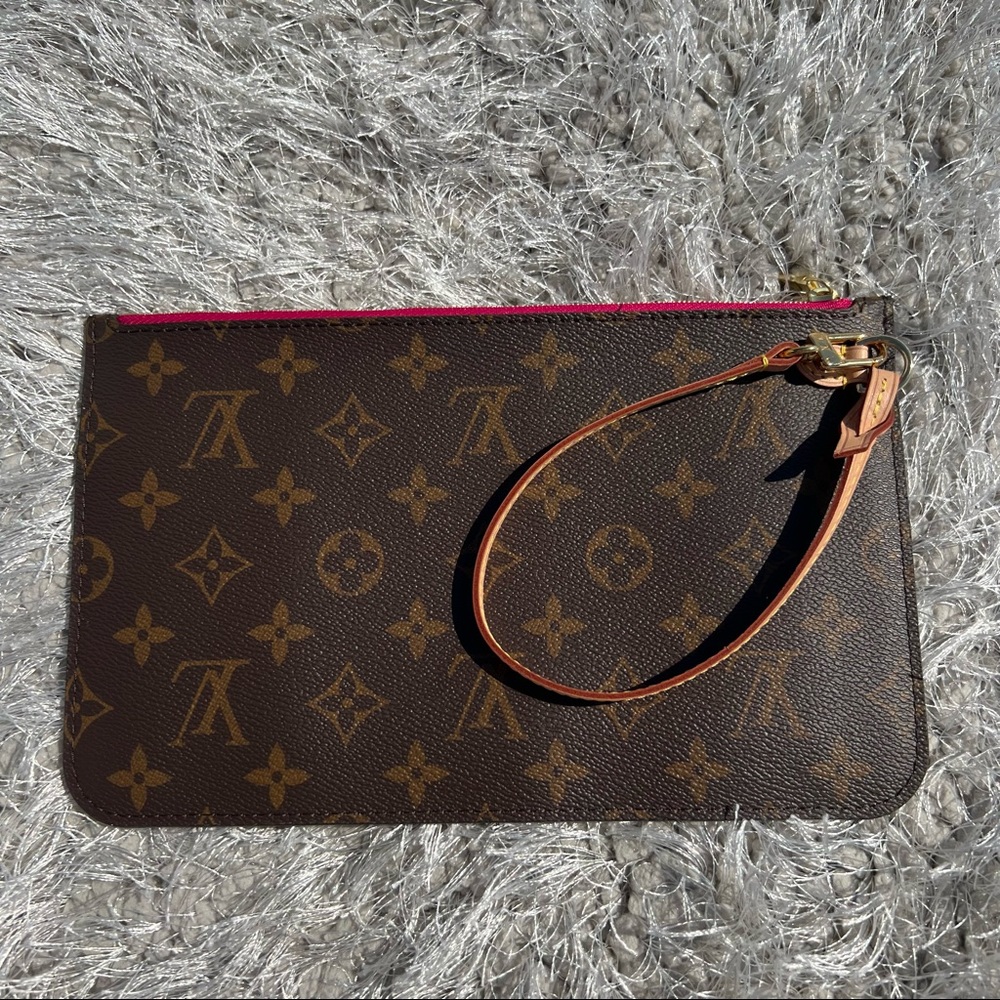 LOUIS VUITTON MONOGRAM NEVERFULL POUCH WRISTLET CLUTCH